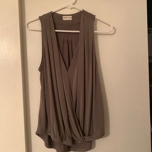 Low cut v tank